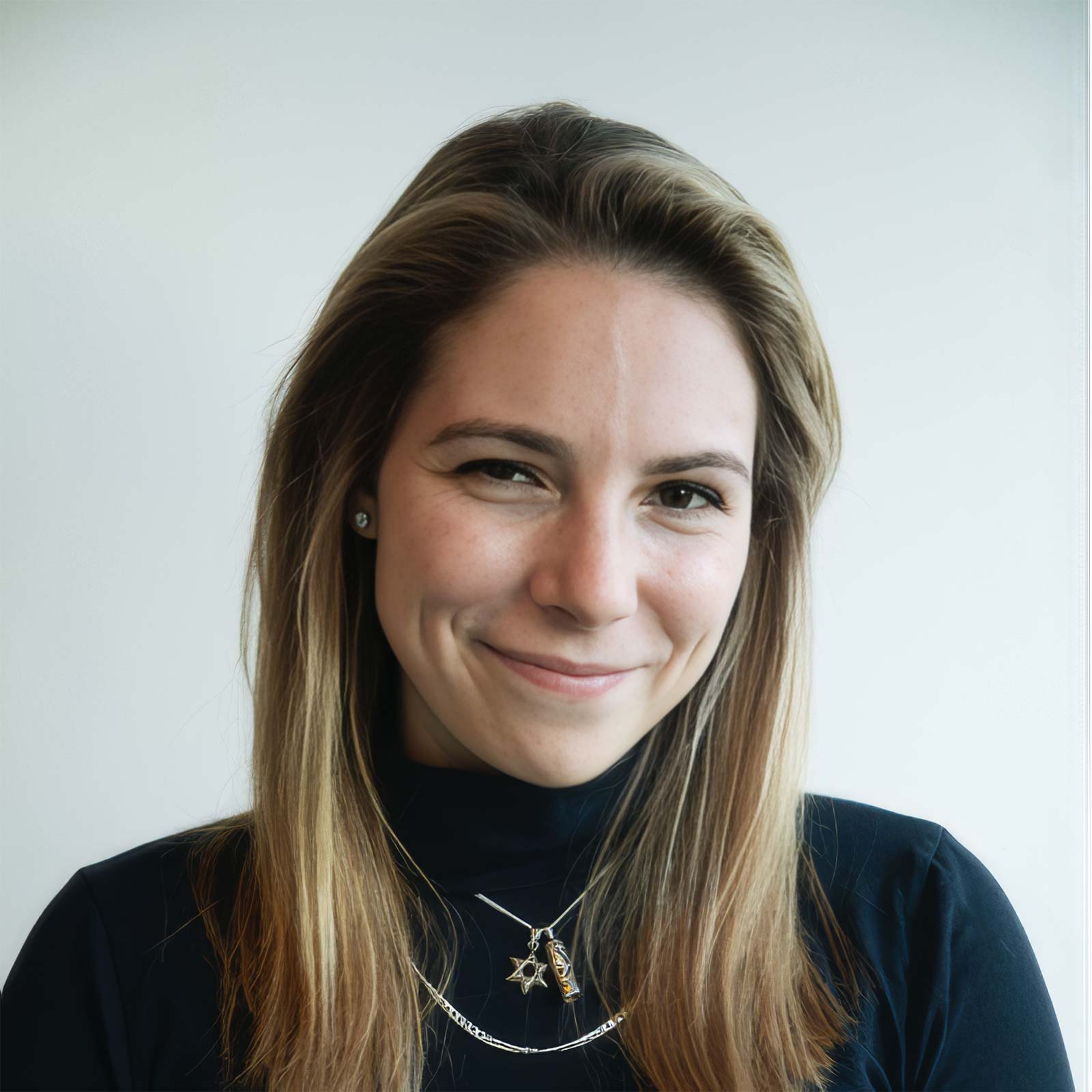 Portrait of Emma-Jo Morris, journalist and 2WAY guest commentator on media and politics